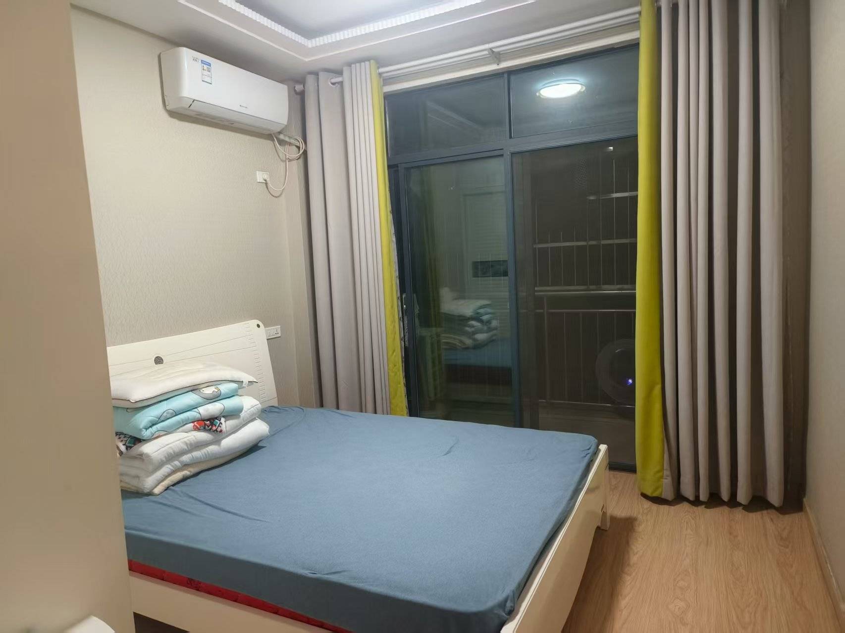 美景新城步梯房,精装2房92.56平，好楼层，拎包入住，证满五年支持按揭，售价34万。出行方便。