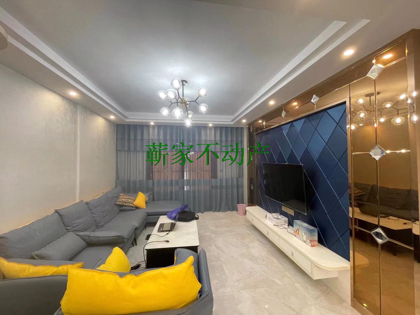 凤凰世家 精装修 房东在武汉定居  遇到合适的有缘人 就卖