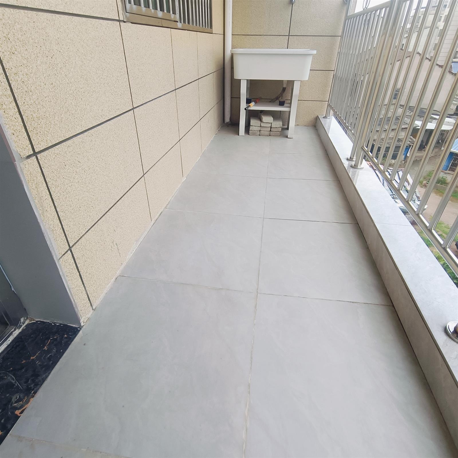 大中华附近精装修家具家电齐全拎包入住
