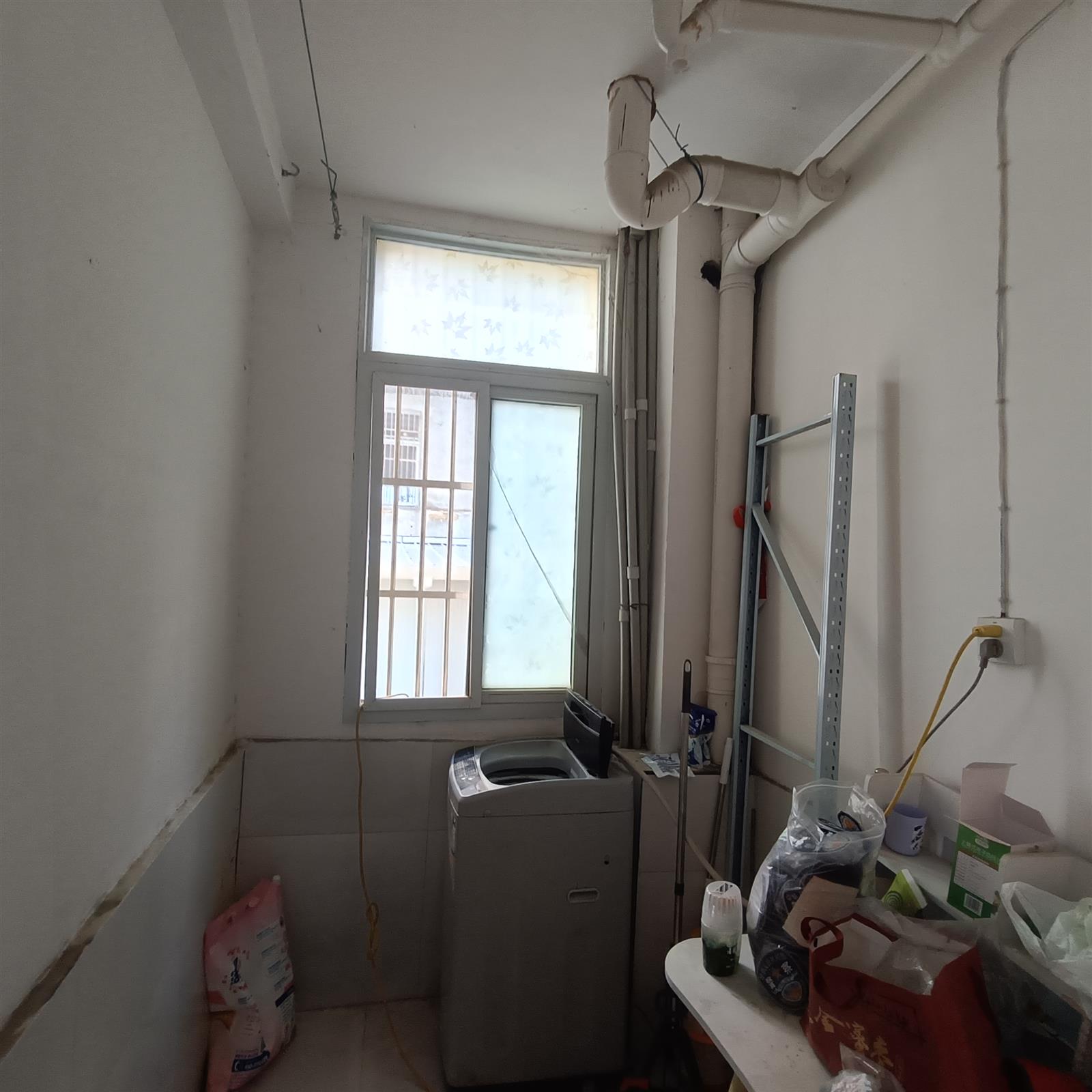 四路附近小区简单装修当毛坯卖2楼有钥匙可看房
