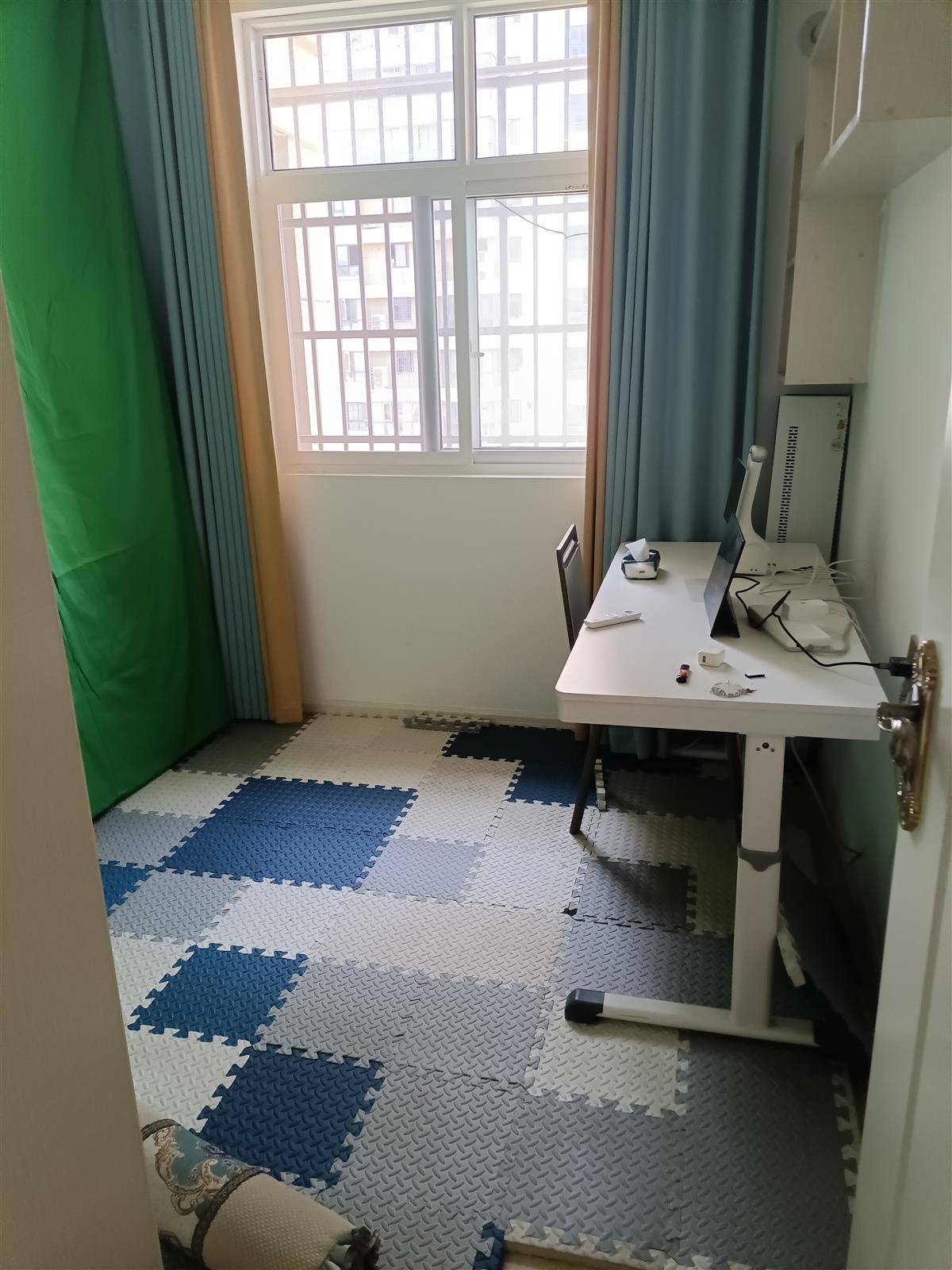 捡漏王，晶帝学府房，3房2厅1卫109平，好楼层，大阳台精装拎包入住，证满两年支持按揭，售价56万。