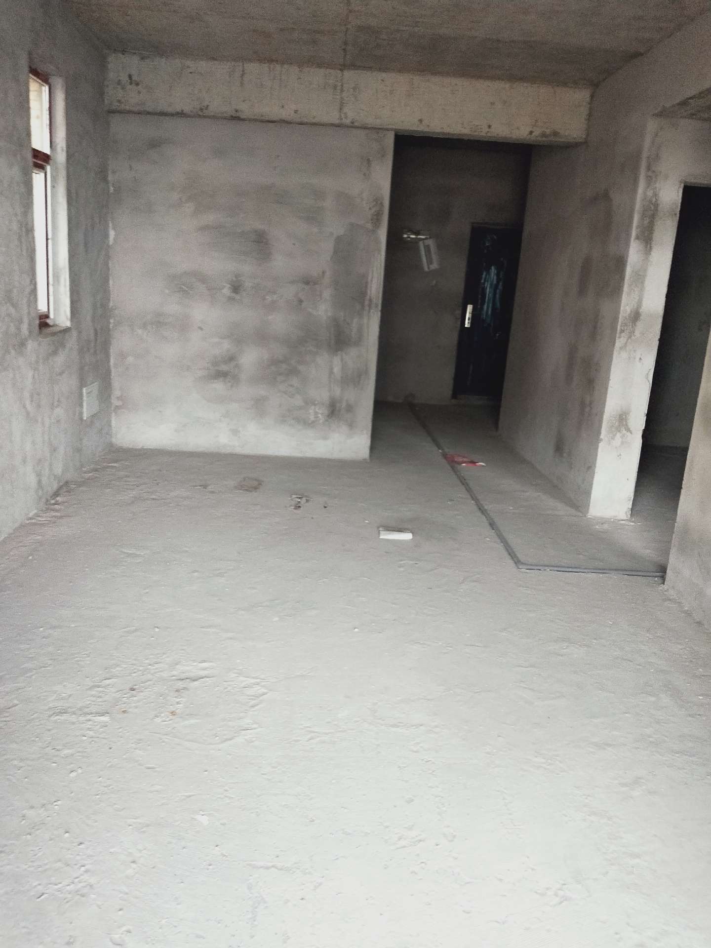 降价急售，蕲河金岸商品房毛坯，3房2厅1卫98平，好楼层，另有赠送面积，证满五年，有钥匙可看房，售价28万。