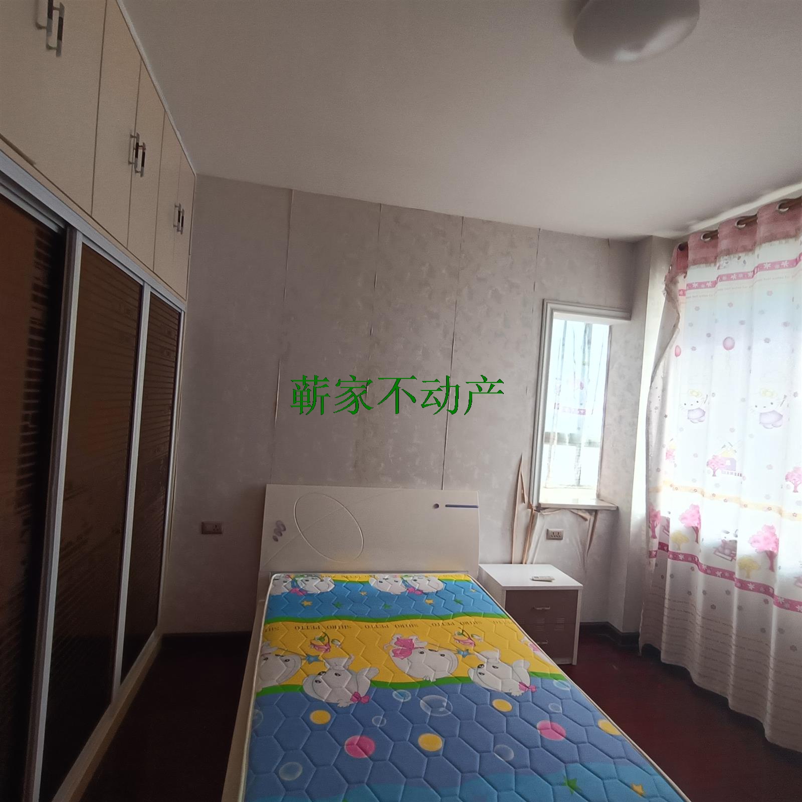 大中华附近电梯房精装修家具家电齐全拎包入住