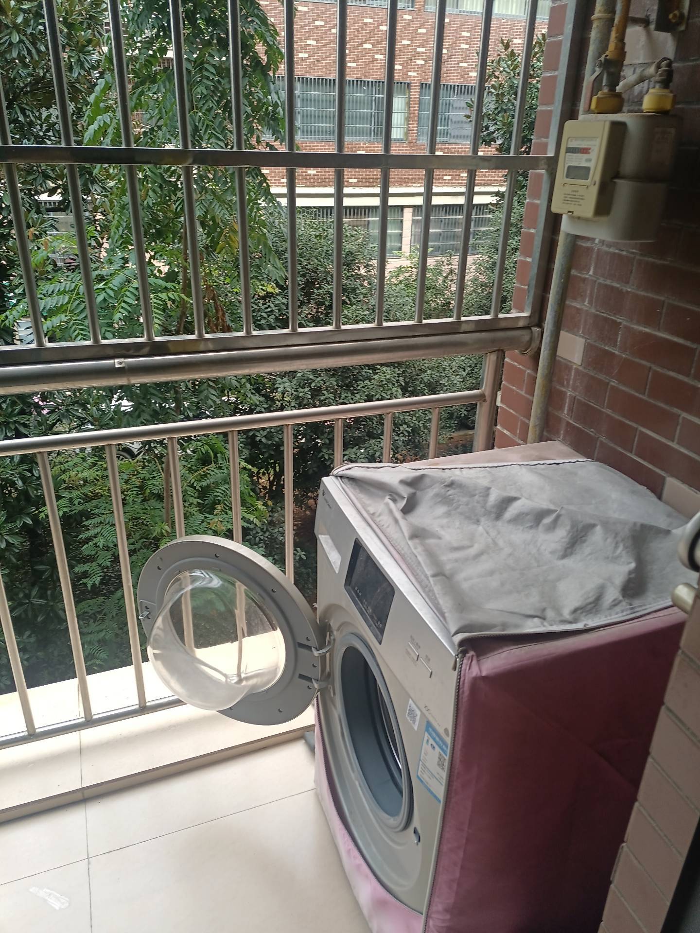 美景新城步梯房,精装2房92.56平，好楼层，拎包入住，证满五年支持按揭，售价34万。出行方便。