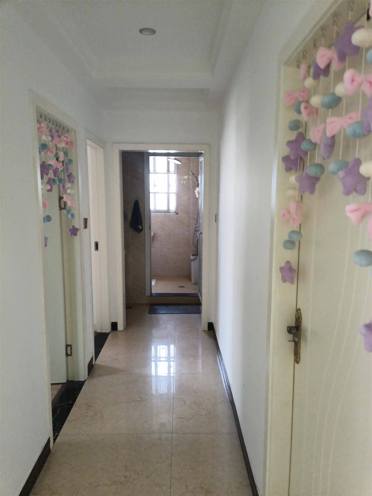 捡漏王，晶帝学府房，3房2厅1卫109平，好楼层，大阳台精装拎包入住，证满两年支持按揭，售价56万。