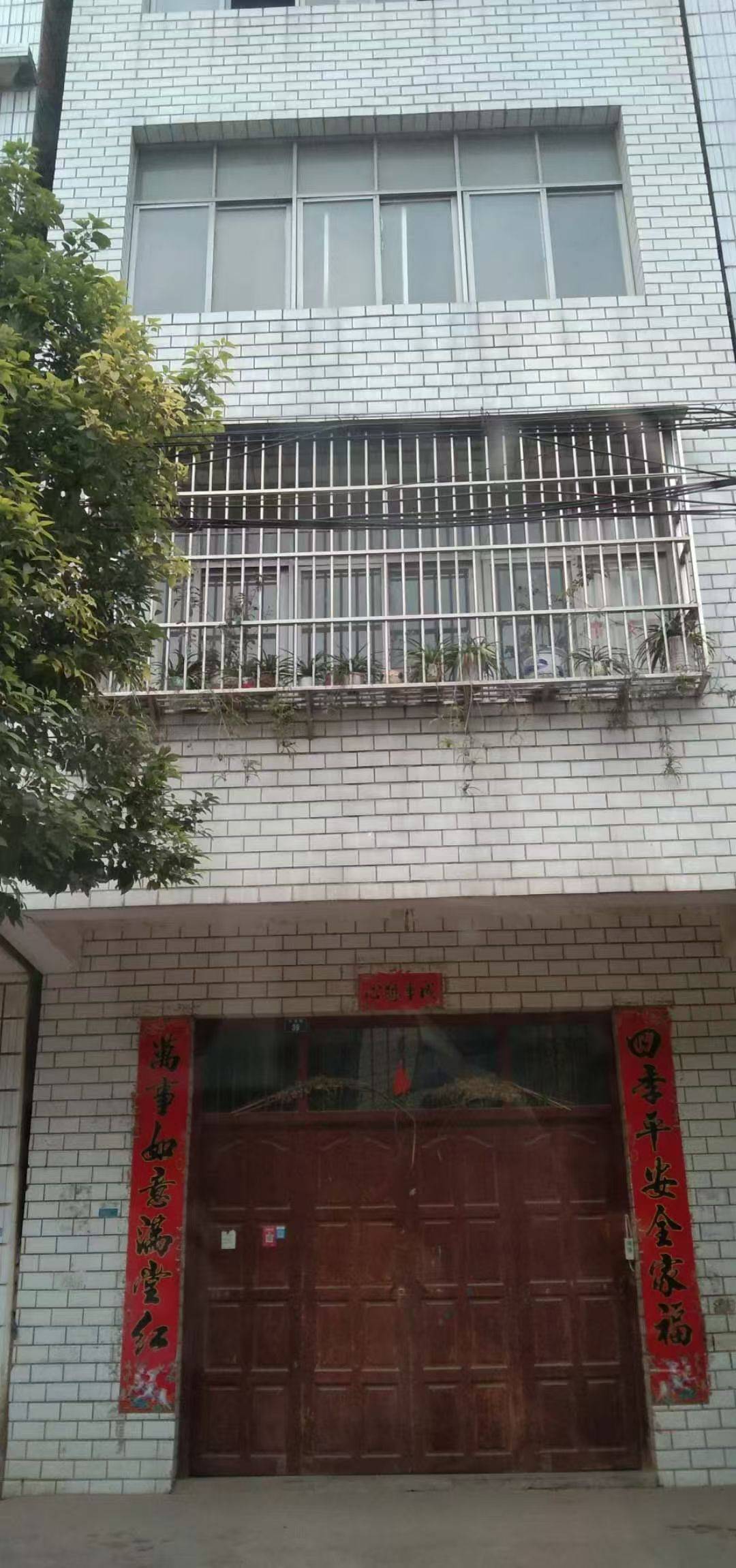 天宝大连一三层半门面房