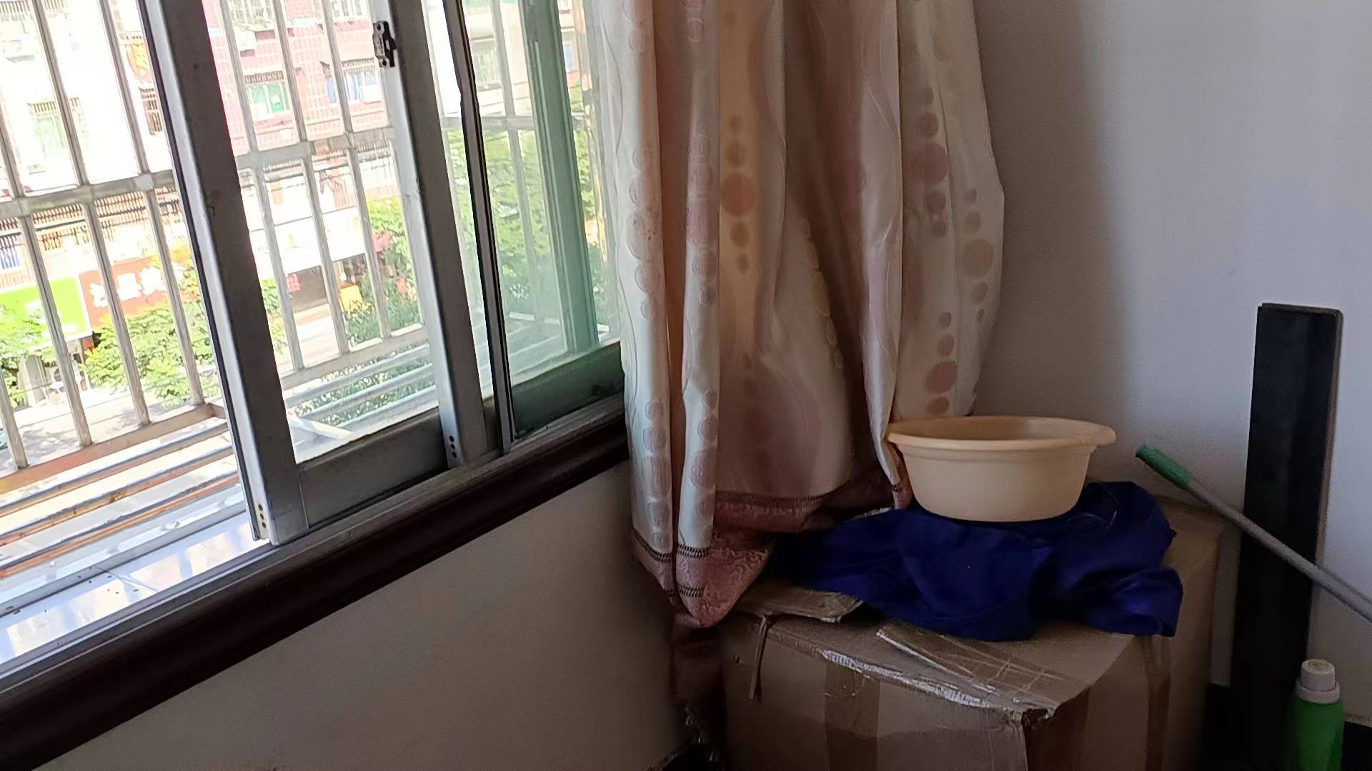 降价急售百佳附近临街商品房🐟3房2厅1卫96.13平，不动产权证，满2，支持按揭，中间楼层，拎包入住，售25万，联系方式19171431195联民地产