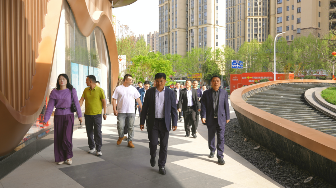 清明假期首日，武穴市工商联携全国多地武穴商会考察调研超航·山湖天玺