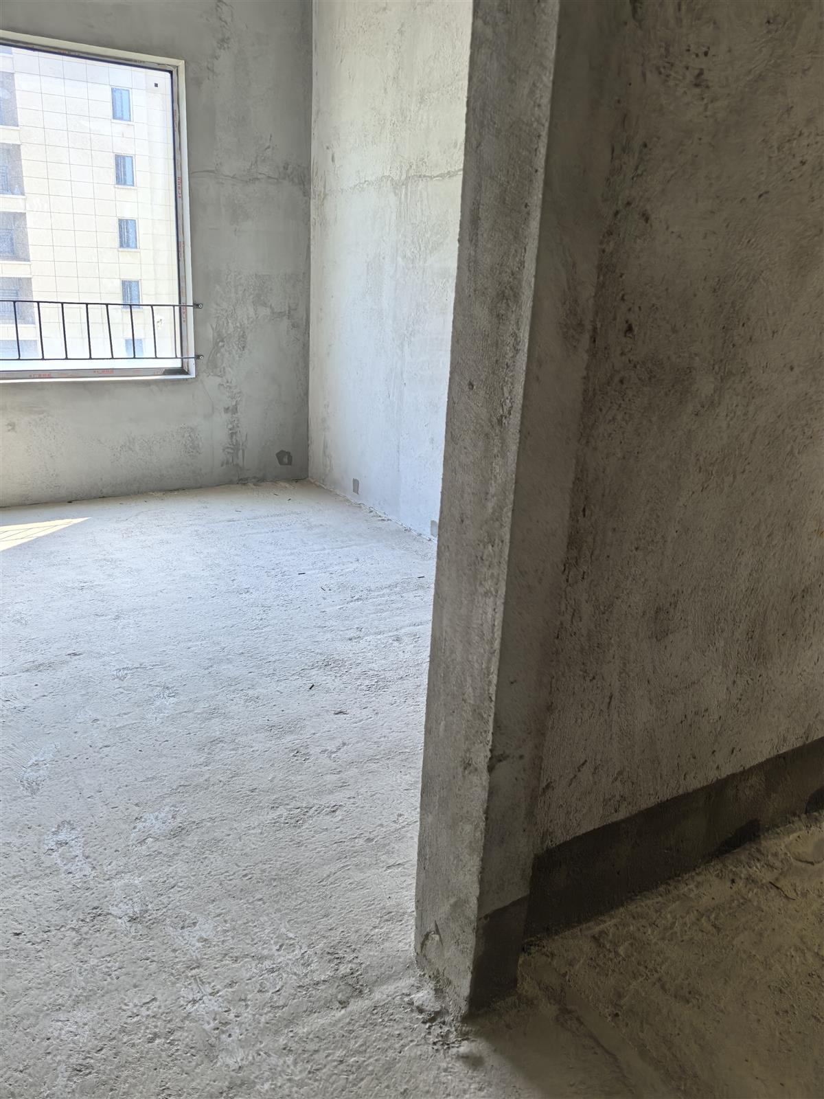 馮圍還建房全新毛坯4房2廳中間好樓層