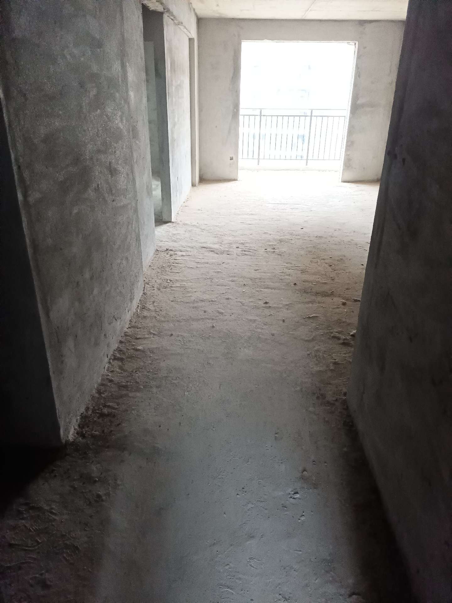 亏本急售，蕲阳新区商品房，2房2厅1卫，87.79平两房可改三房好楼层，东南朝向，有钥匙，出售34.5万。隔壁就是思源。