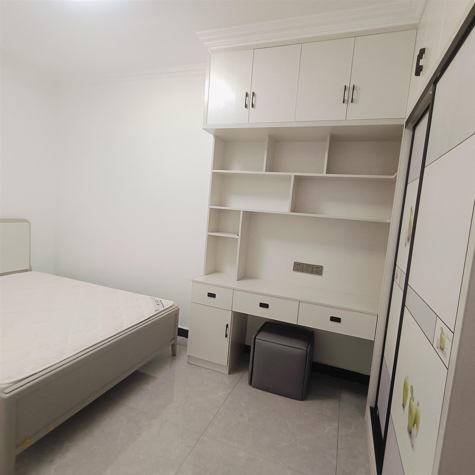 书香门邸精装修拎包入住包物业费1700
