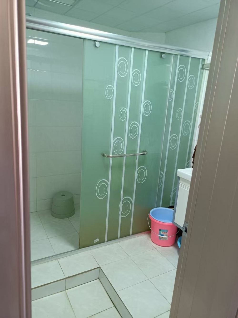 二小附近商品房家具家电齐全拎包入住把物业费1200