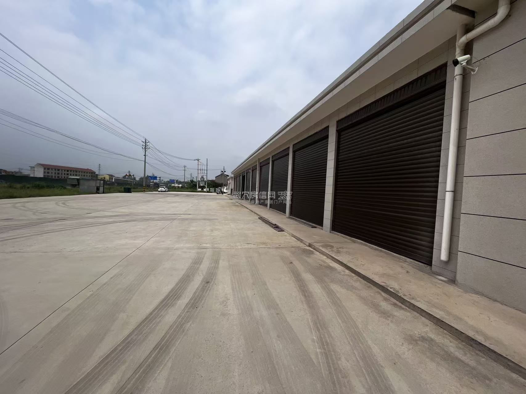 凤凰燃气站路边五层写字楼和十间门面，路边好停车