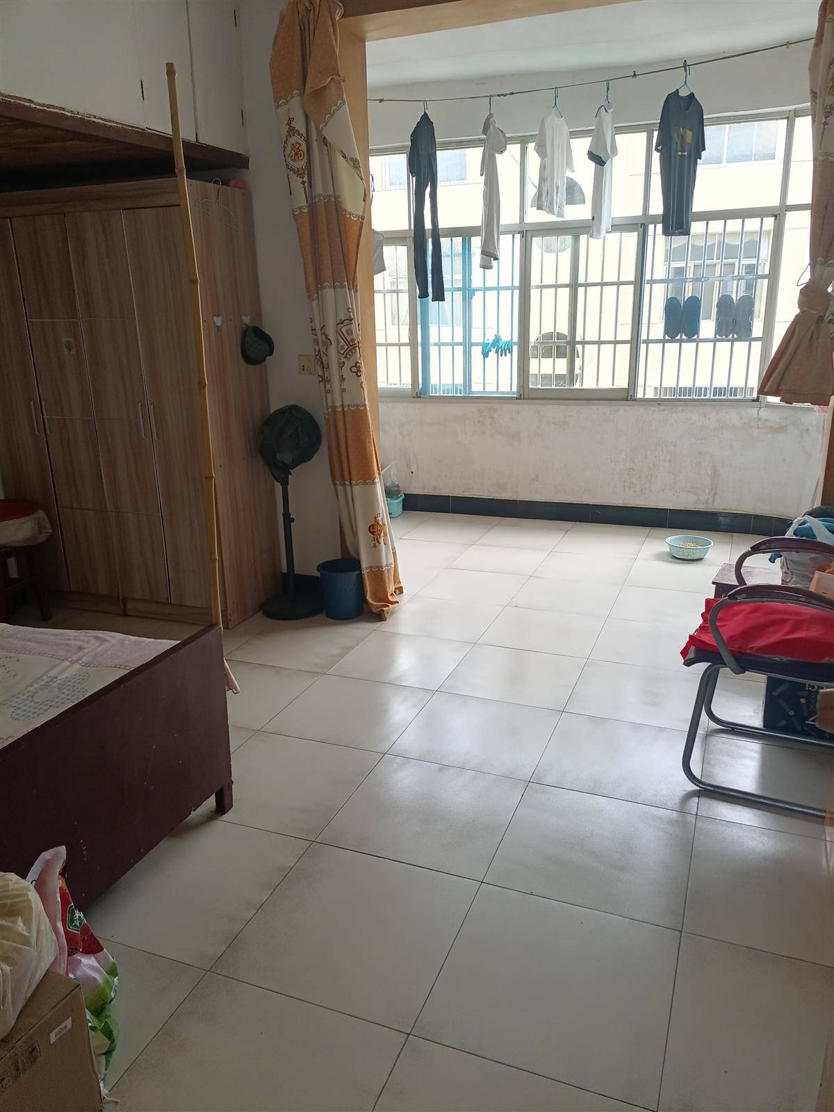 降价急售，教师公寓三房两厅一卫108平，5楼，边套三面采光，拎包入住，16.8万。特价房源。