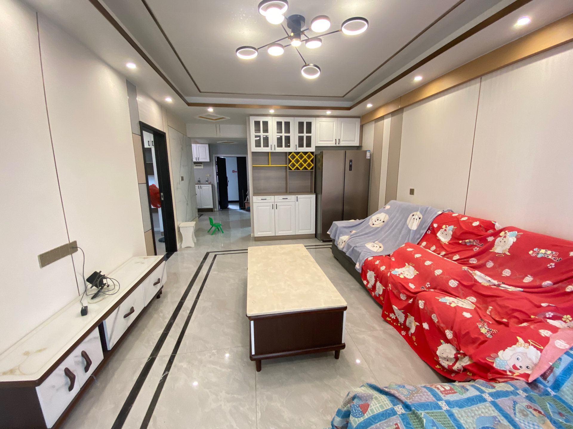 泰和广场精装修2房2厅拎包入住