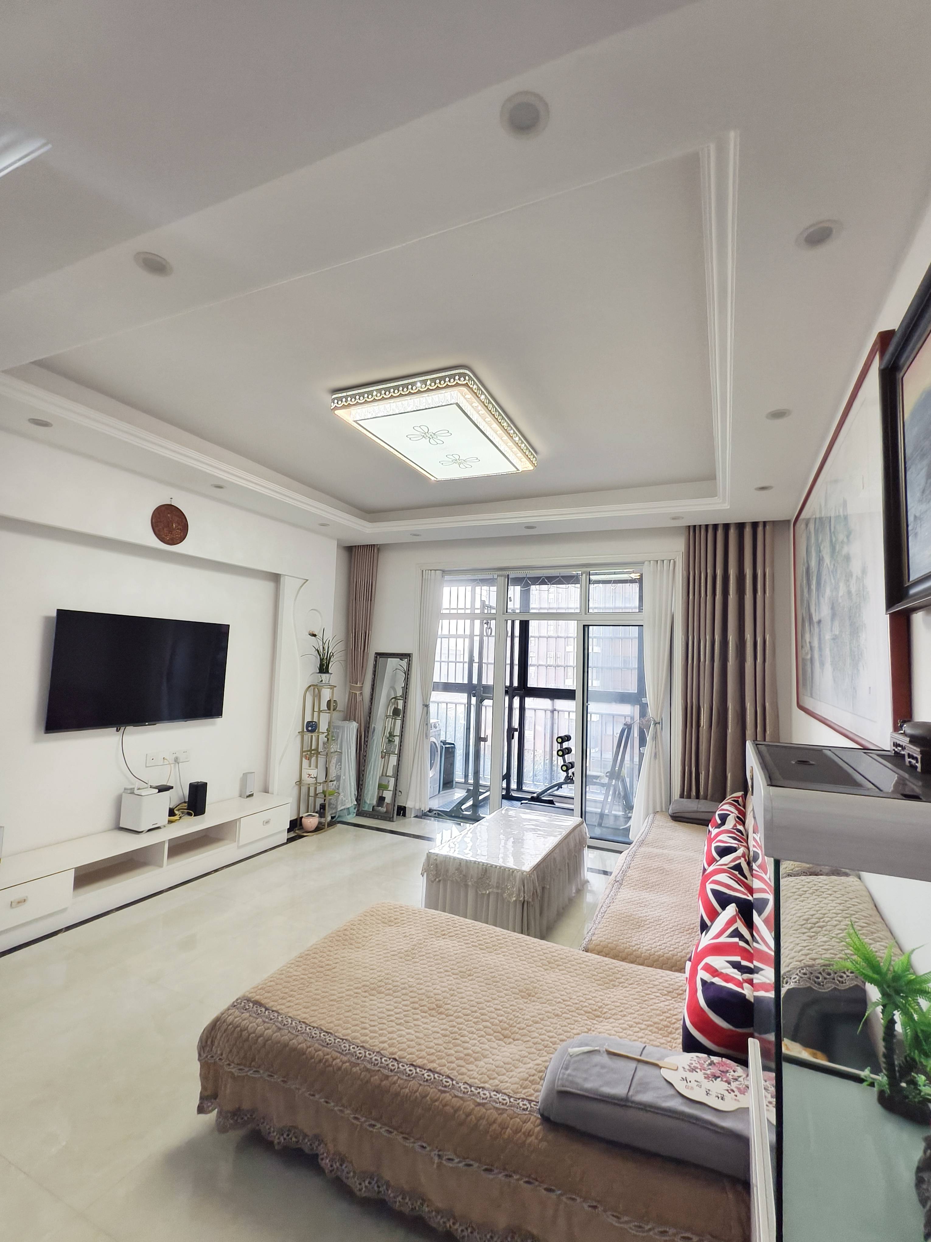 降价急售 城市新居，三房两厅两卫，115平，精装拎包入住，证满二年支持按揭，43万。屋内干净整洁保养好。