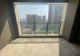 大中华电梯商品房，毛坯四房，边套户型，房东诚心出售