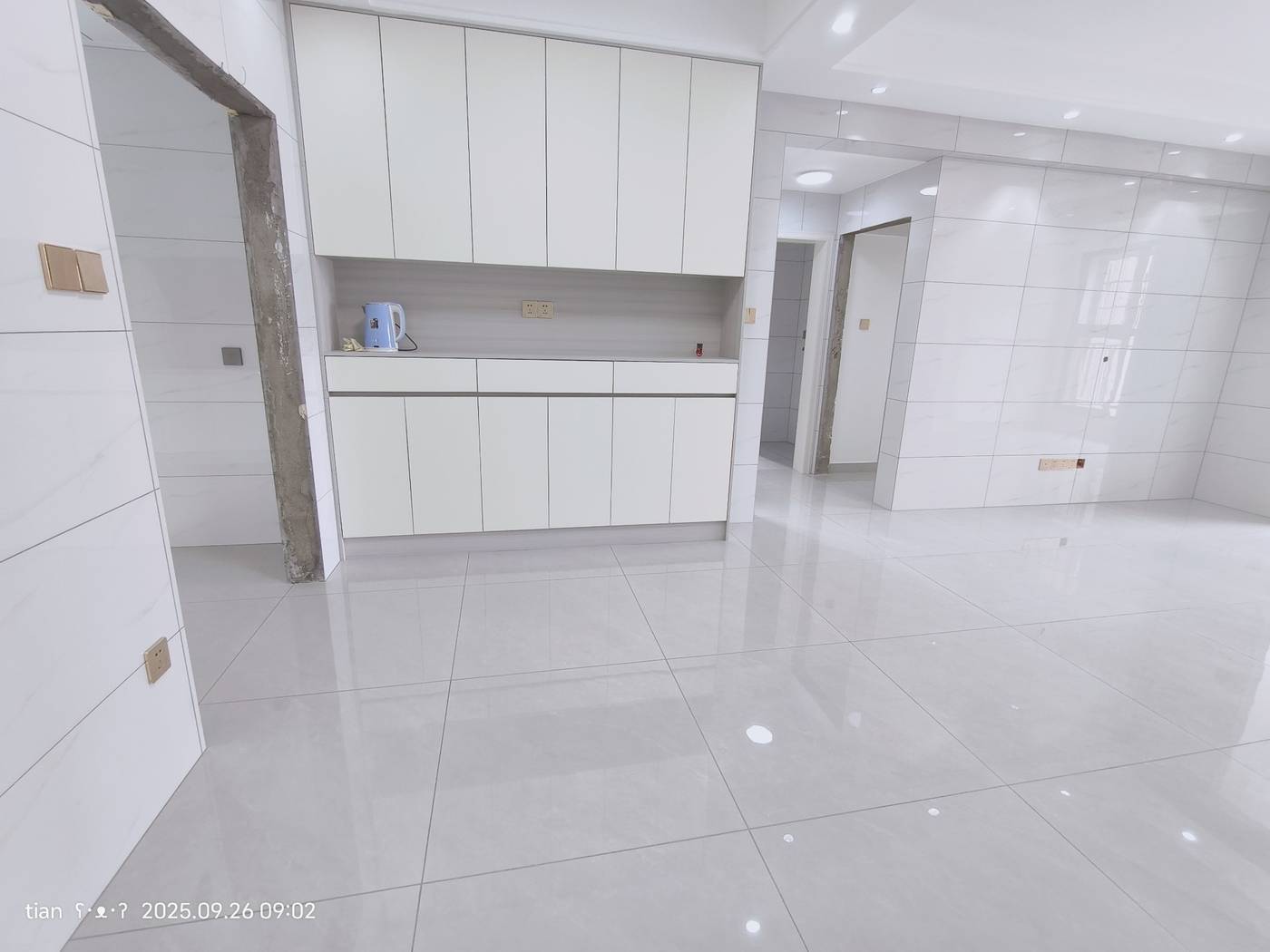 顺祥小区还建房，2室2厅1卫，104平，全新装修未入住，好楼层，售39.8万。