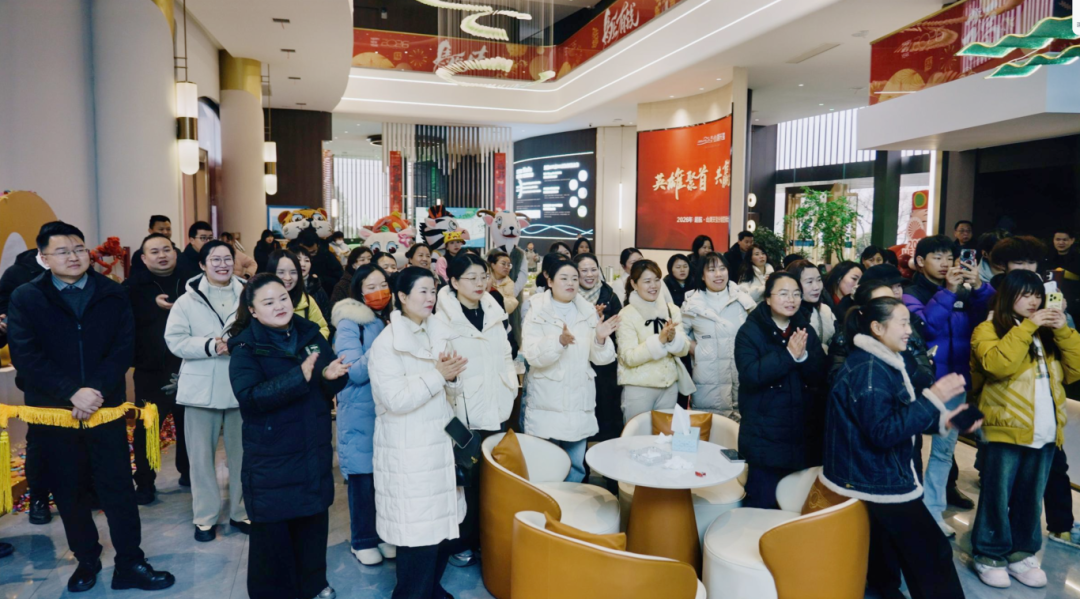 给武穴销冠颁奖！山湖天玺多楼栋售罄预警，归乡安家正当时！