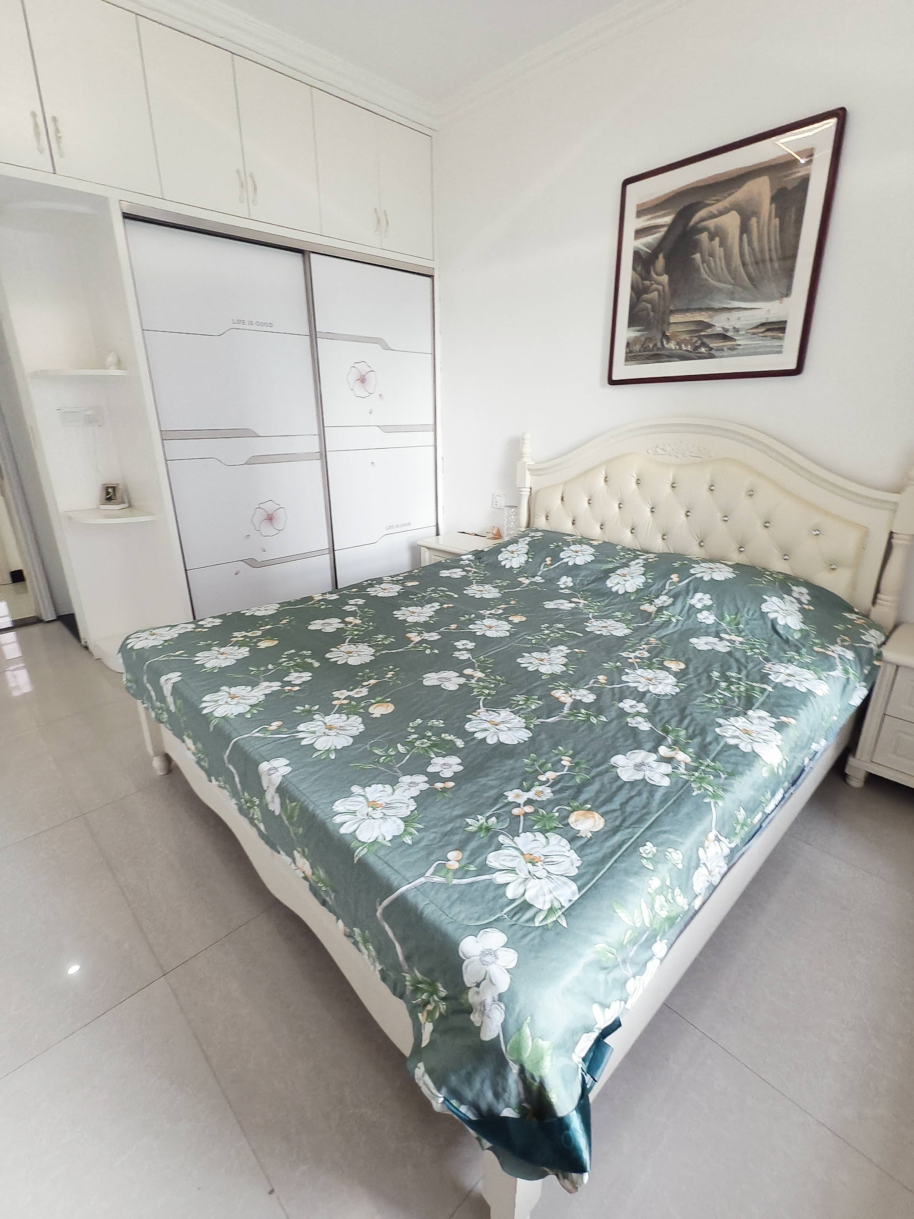 降价急售城市新居，三房两厅两卫，115平，精装拎包入住，证满二年支持按揭，43万。屋内干净整洁保养好。