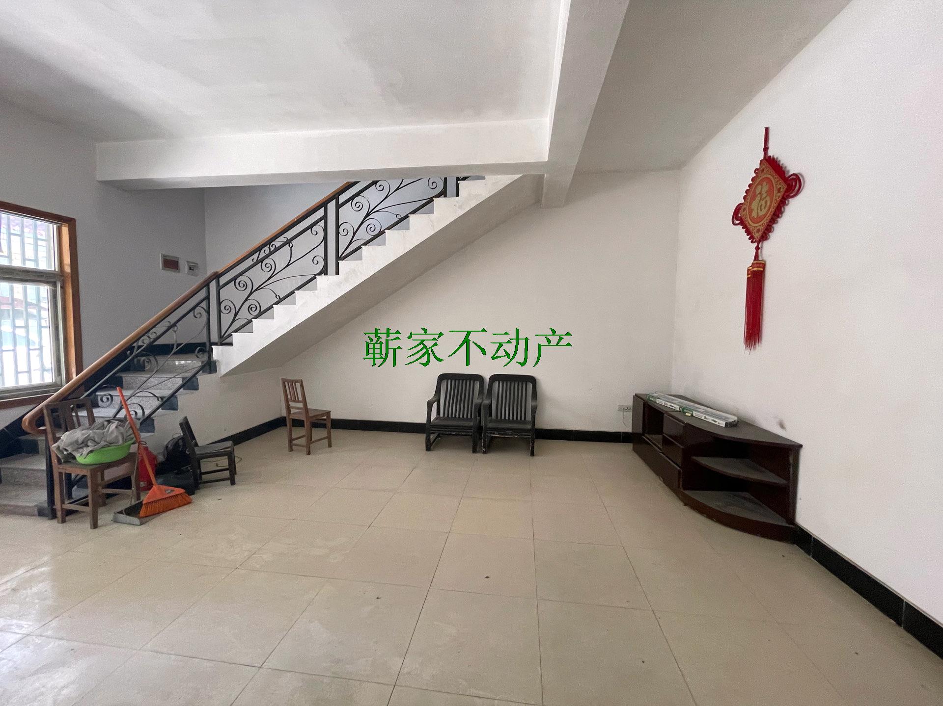 吴庄高桥小区两列半三层自建房急售有不动产证东南向带后院