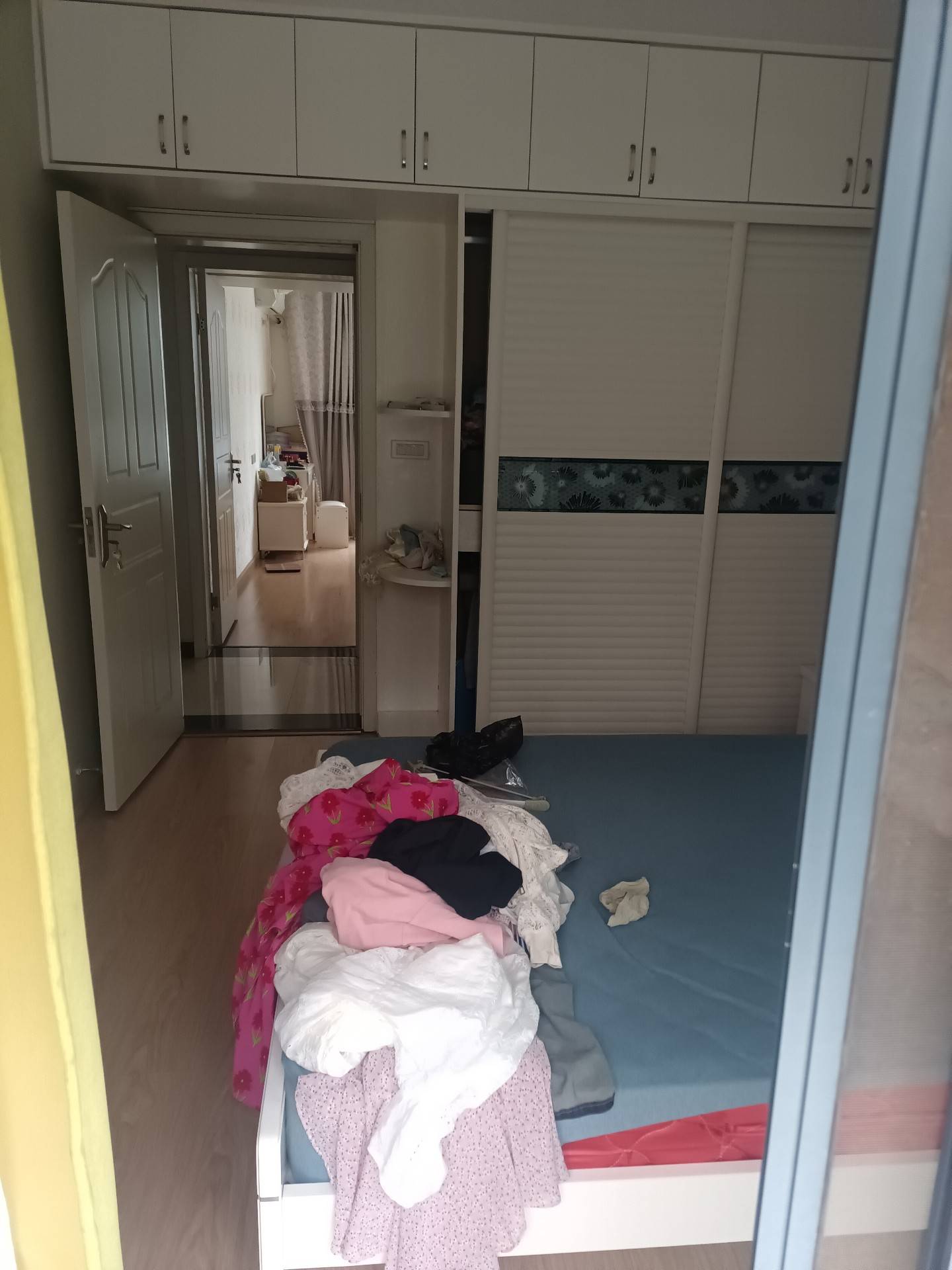 美景新城步梯房,精装2房92.56平，好楼层，拎包入住，证满五年支持按揭，售价34万。出行方便。