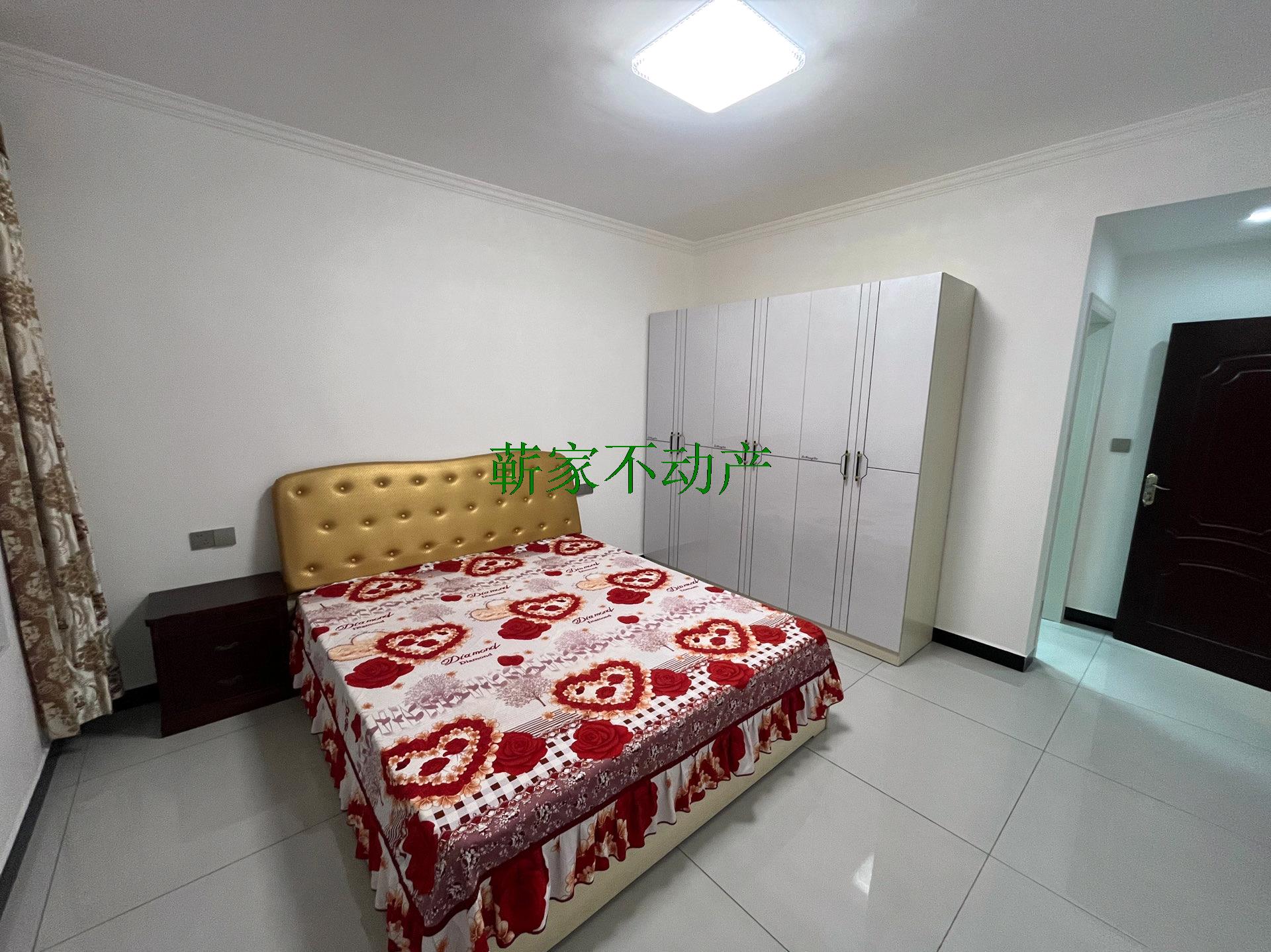 十里畈2期精装修拎包入住包物业费1700
