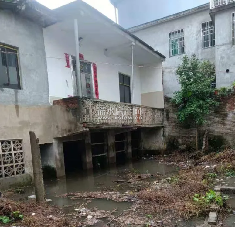 小区开发堵水路，房屋被淹达2米深 | 全县中小学9月1日正式开学