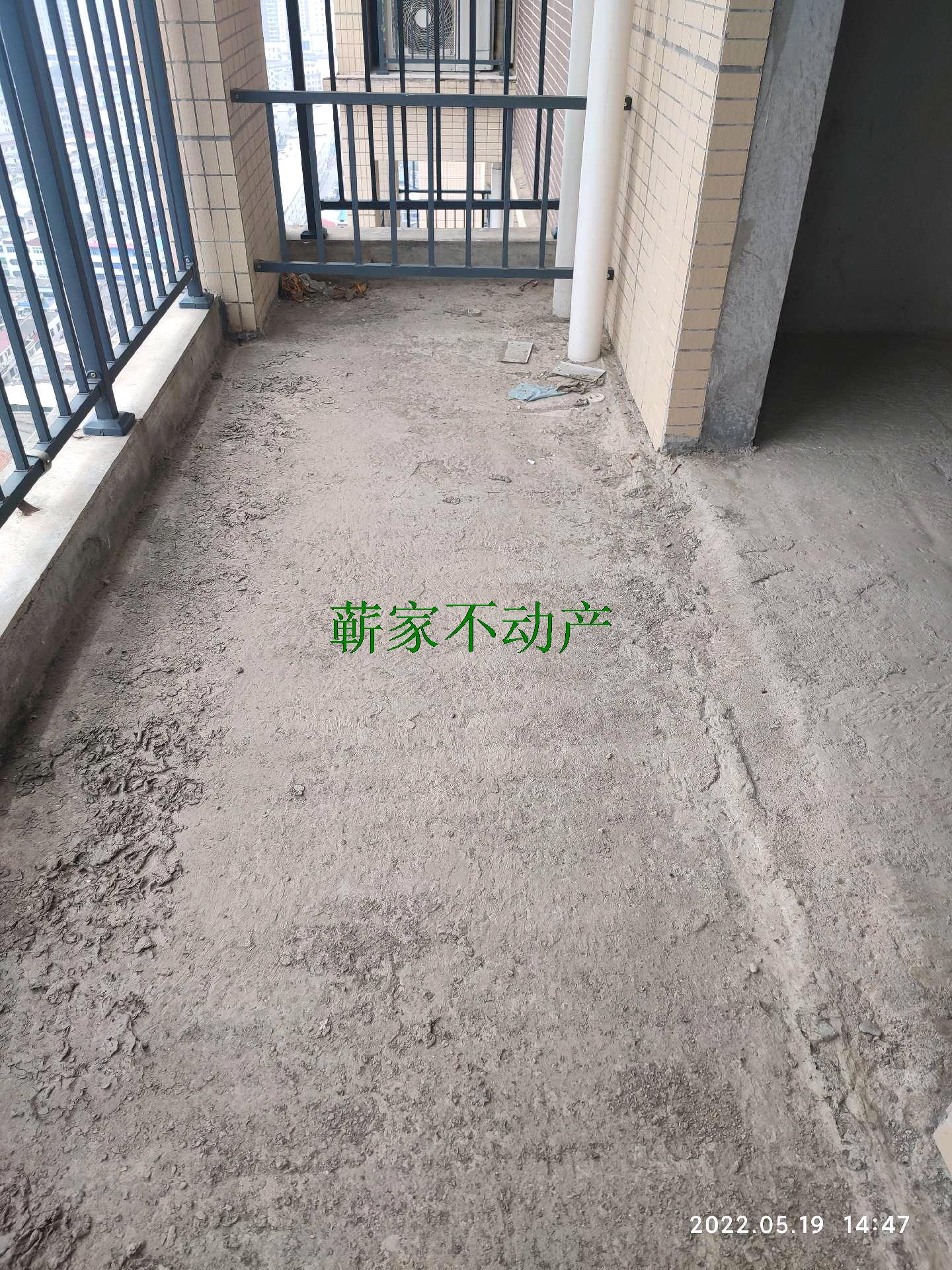 工贸新天地130平毛坯三房只售58万还建房单价4460/平方便看房