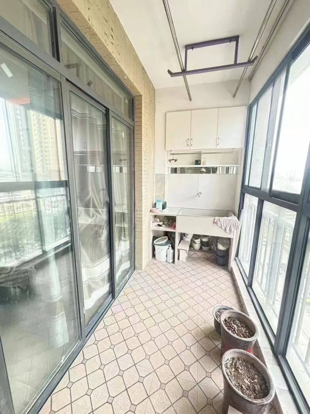 万豪骊晶园商品房，三室两厅两卫，116平方，精装修，证满五年，支持按揭。售价：45万。