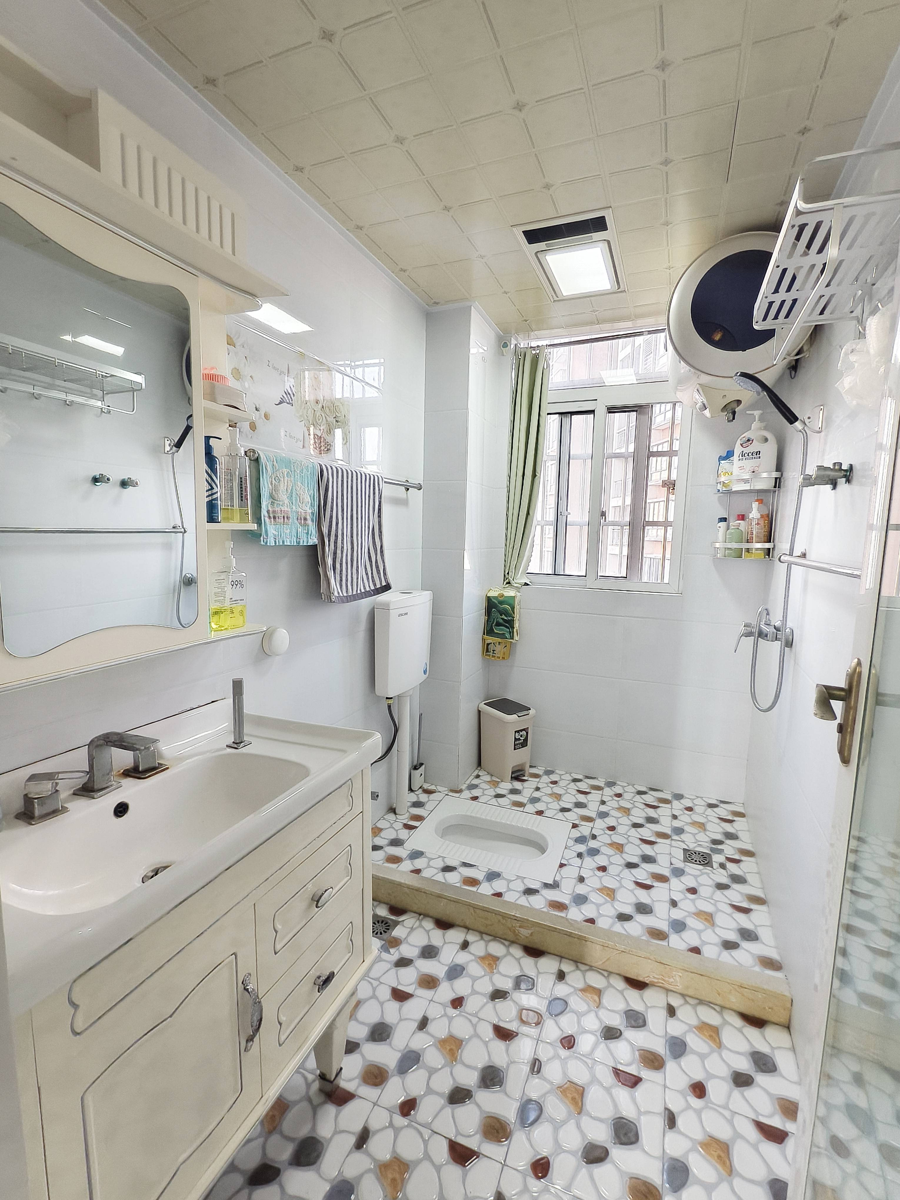 降价急售城市新居，三房两厅两卫，115平，精装拎包入住，证满二年支持按揭，43万。屋内干净整洁保养好。