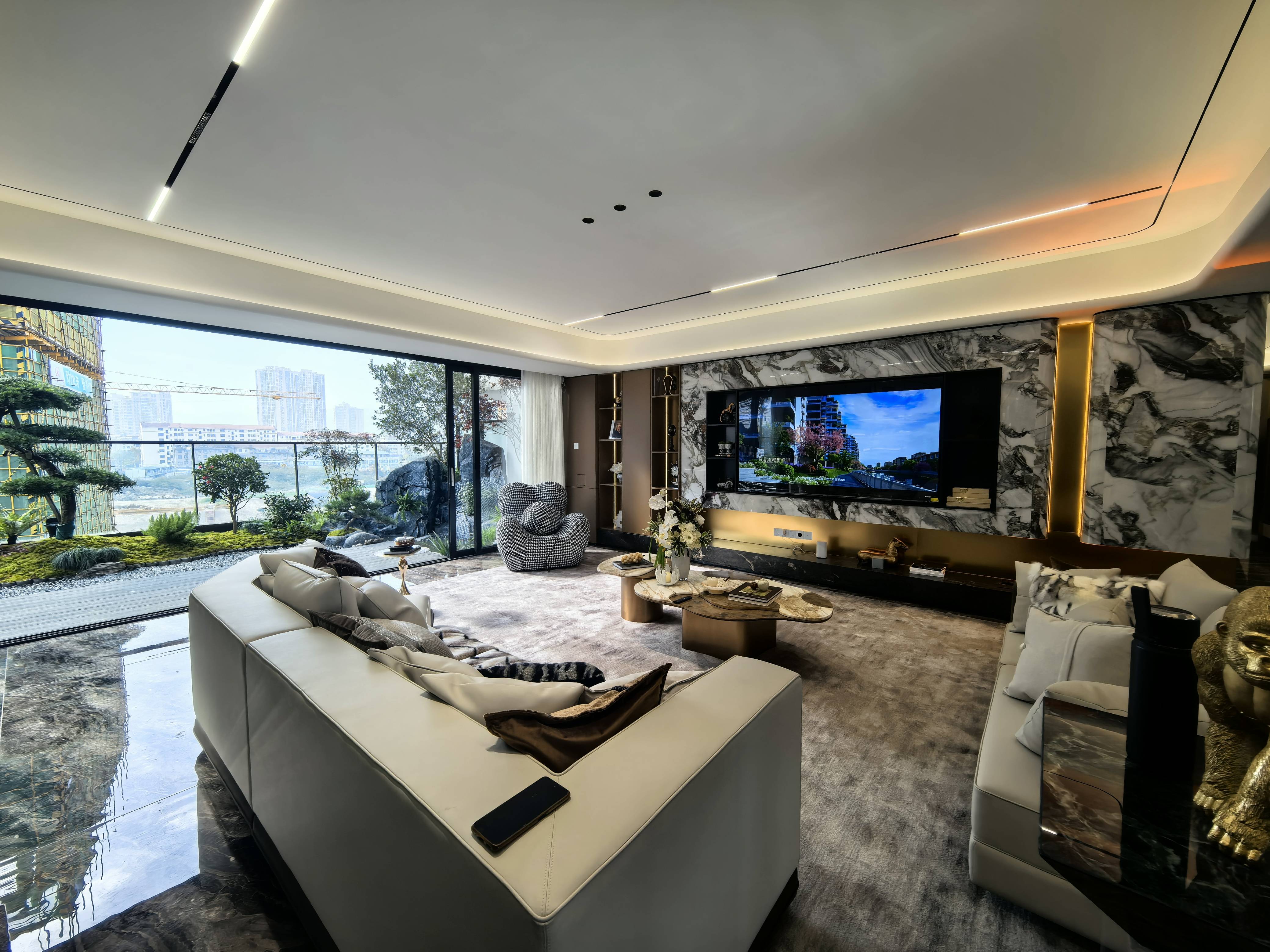 把主卧睡成「总统套房」，在阳台造一座「空中水景」｜武穴天地501样板间实探