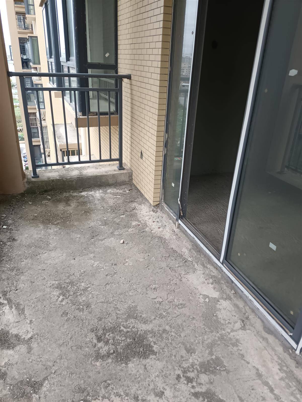 恒凯学府商品房，毛坯好楼层，3室2厅2卫，122.01平，证满两年可按揭