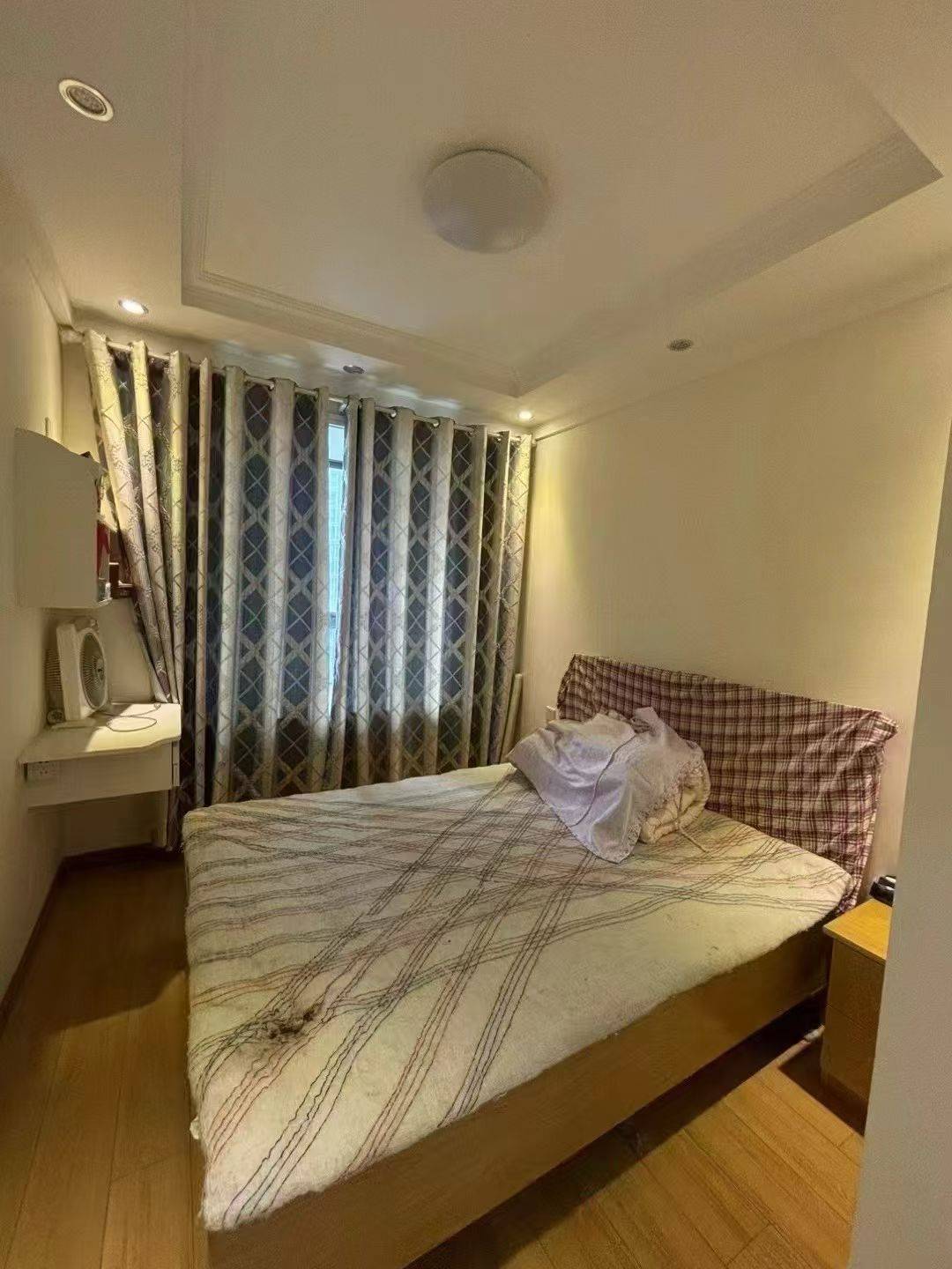 万豪骊晶园商品房，三室两厅两卫，116平方，精装修，证满五年，支持按揭。售价：45万。