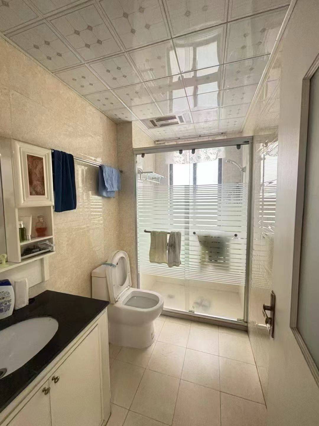 万豪骊晶园商品房，三室两厅两卫，116平方，精装修，证满五年，支持按揭。售价：45万。