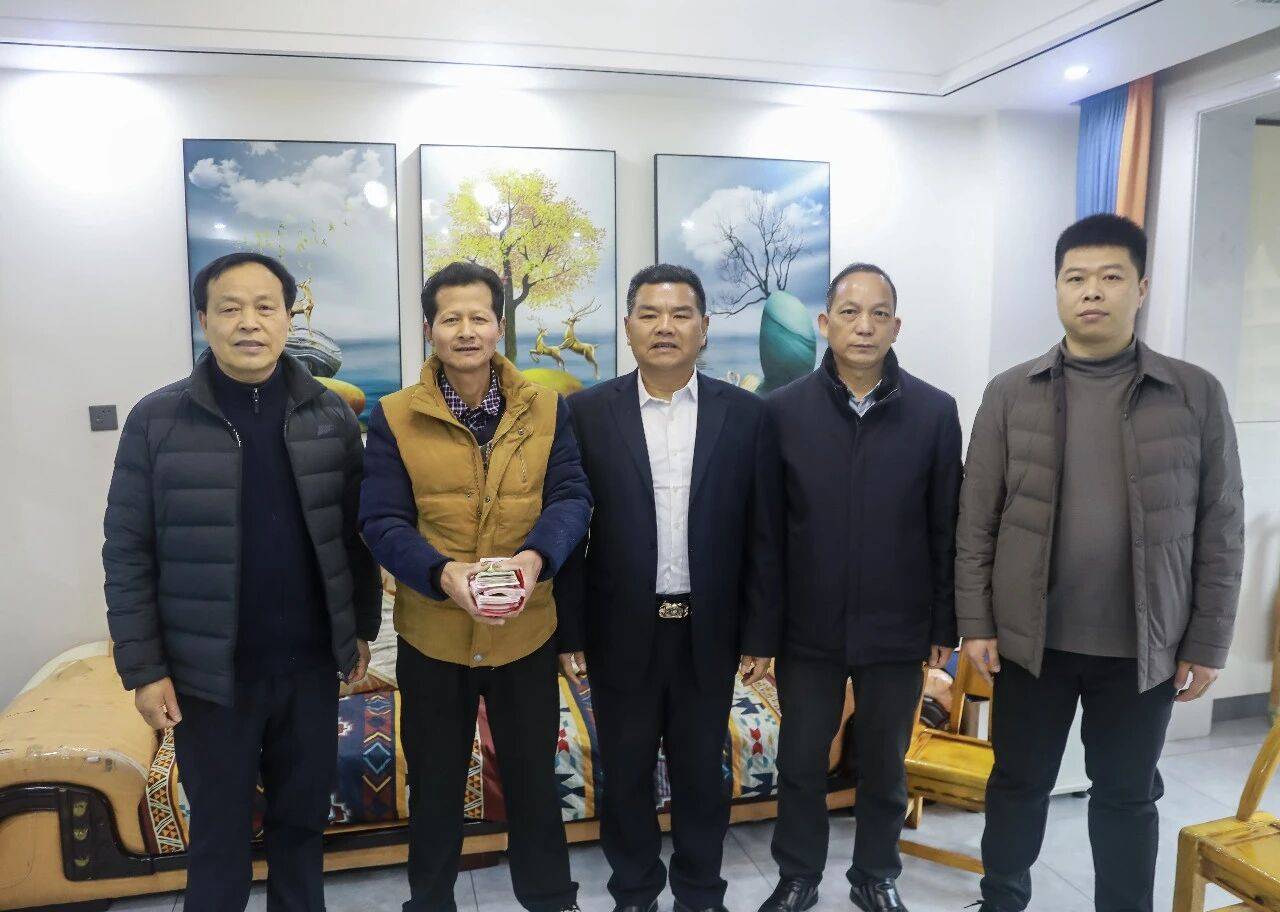 德朋置业3万余元爱心款 精准帮扶困境工友！