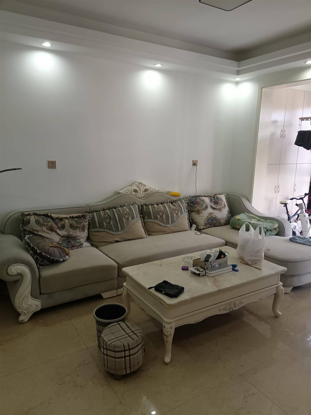 捡漏王，晶帝学府房，3房2厅1卫109平，好楼层，大阳台精装拎包入住，证满两年支持按揭，售价56万。