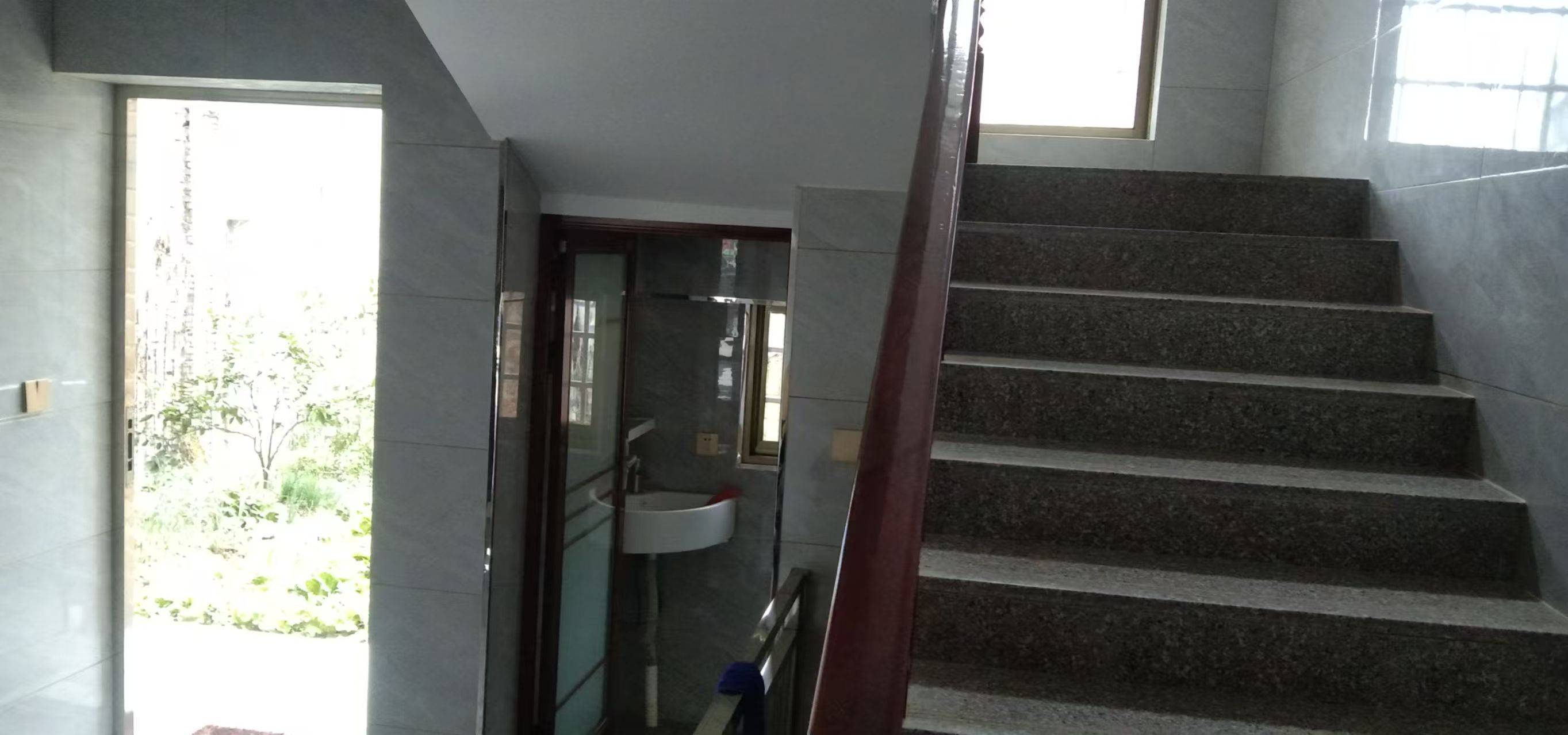 武穴城南高速红绿灯门面房