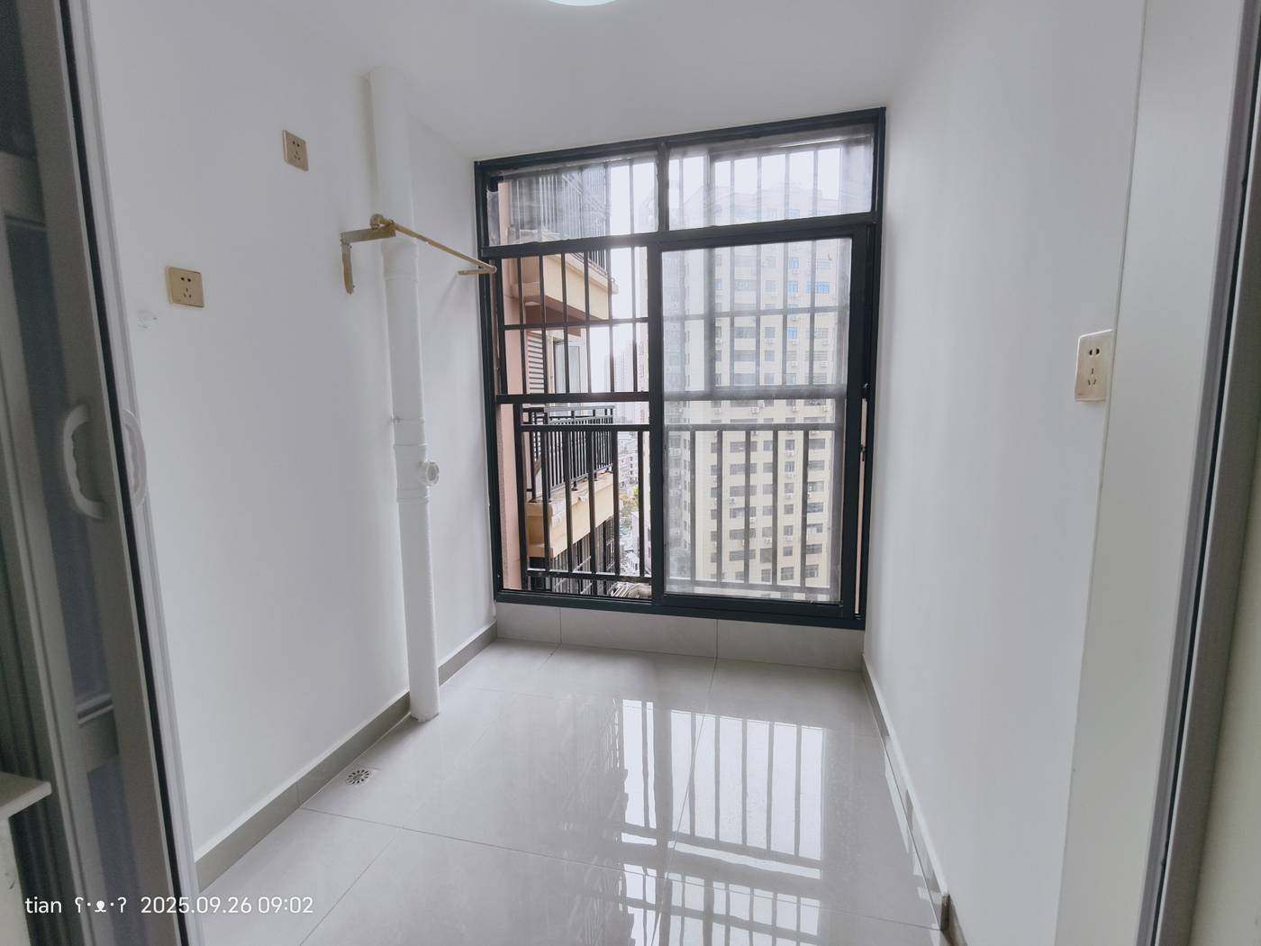 顺祥小区还建房，2室2厅1卫，104平，全新装修未入住，好楼层，售39.8万。