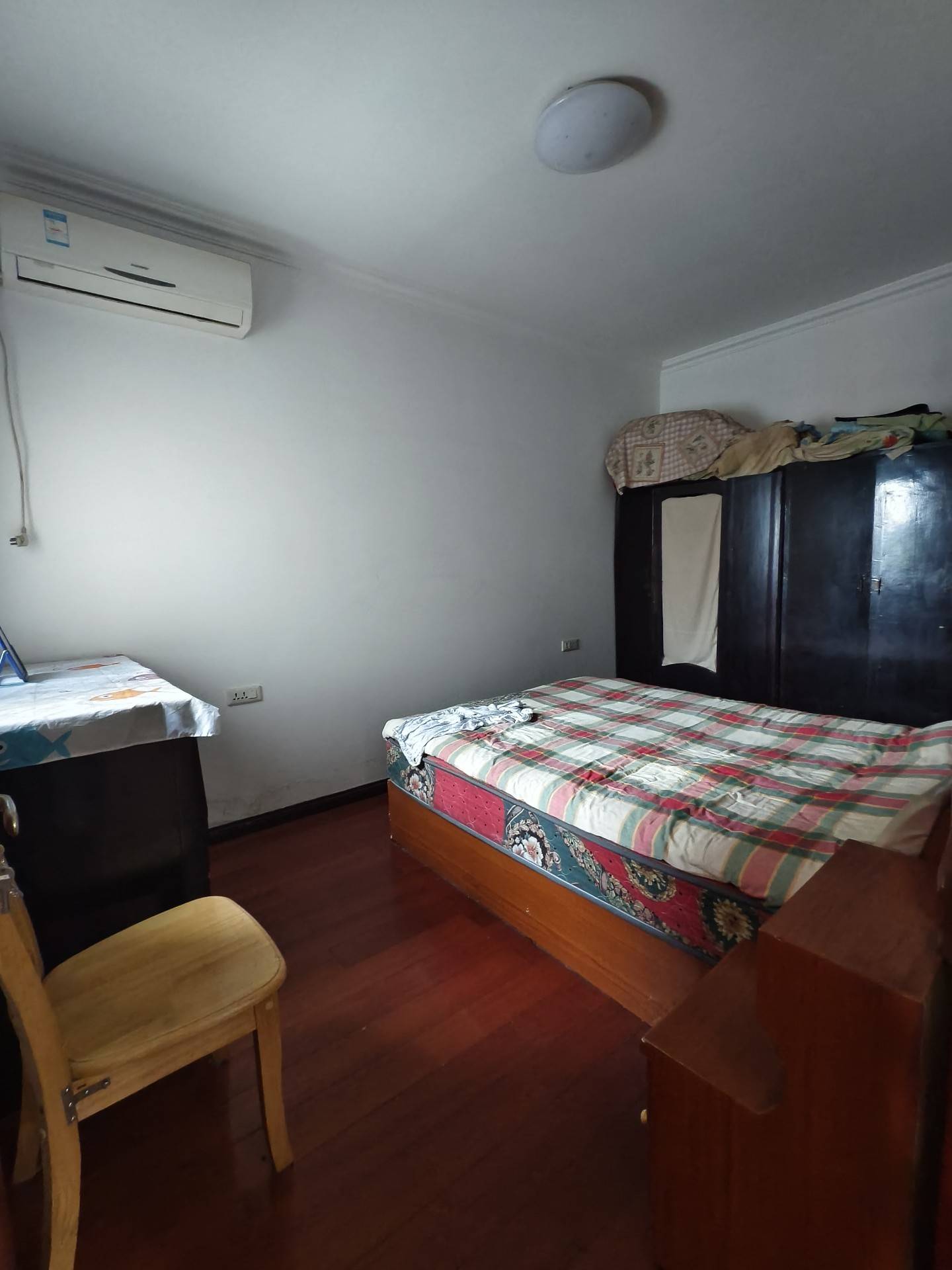 万豪郦晶园2房，2室2厅1卫100平，中等好楼层，中等装修。证满5年。售33万。