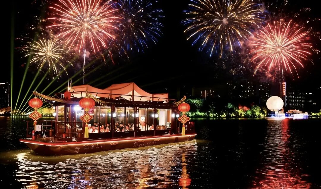 超航·山湖天玺这场“光影大秀”要火！一起来打卡武穴夜晚的灵动风景