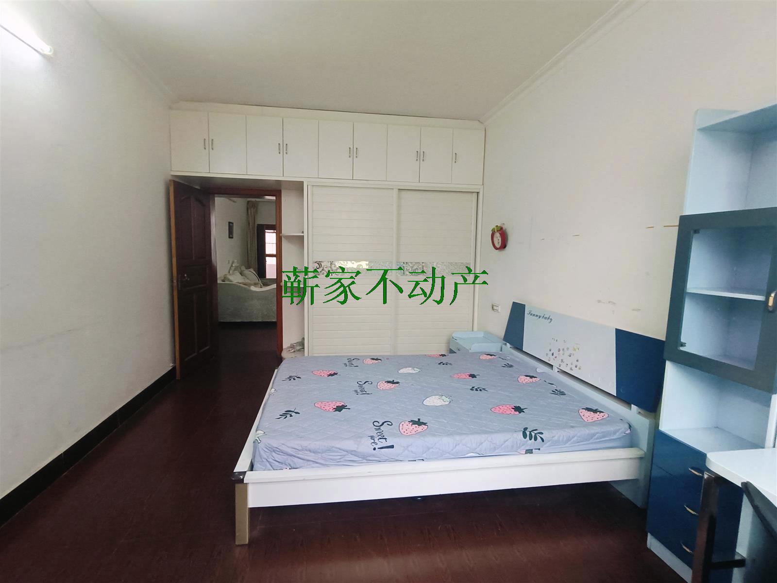 實曉旁3室2廳1衛(wèi)家俬齊全拎包入住有天燃氣看房有鑰匙