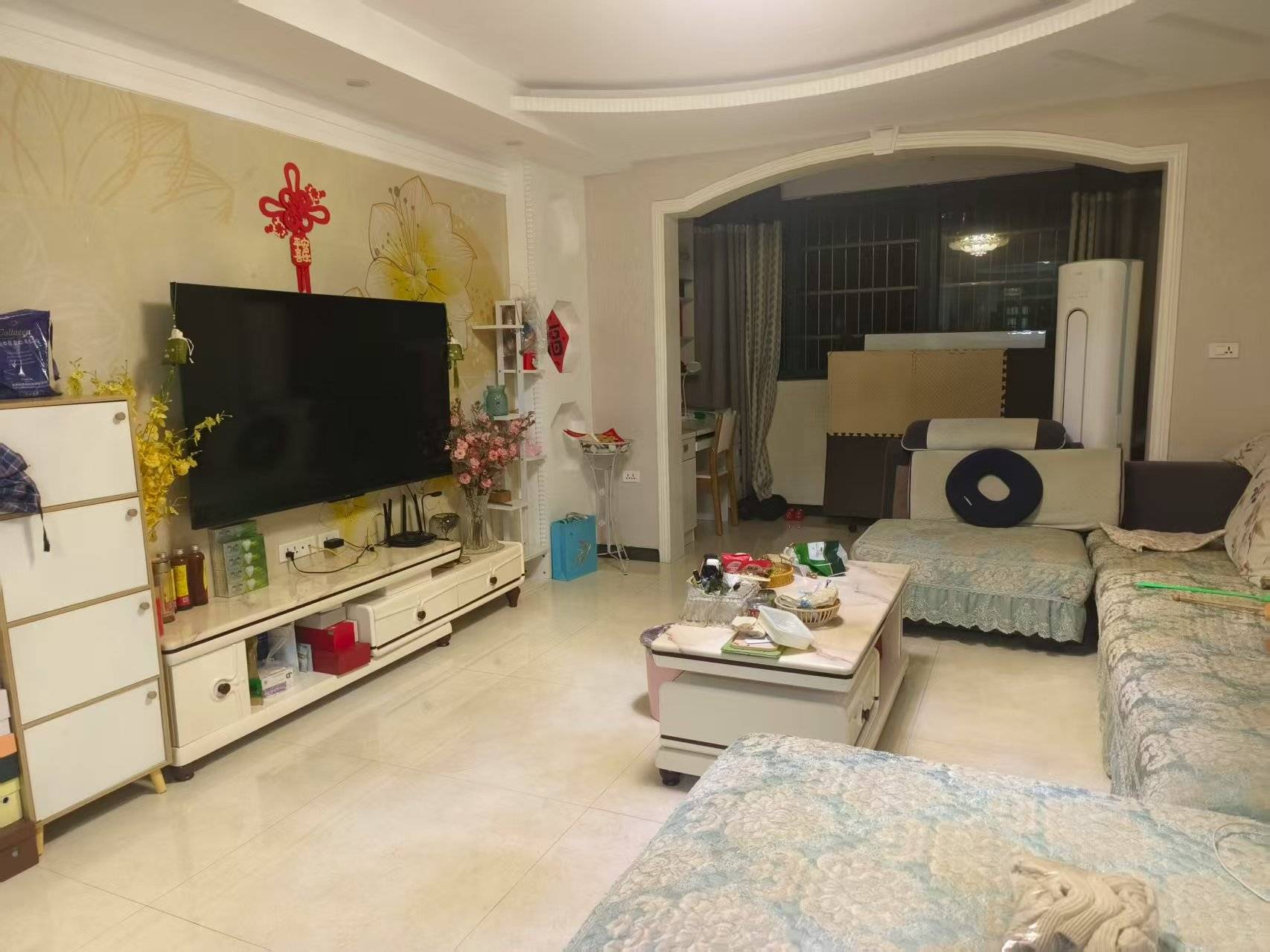 美景新城步梯房,精装2房92.56平，好楼层，拎包入住，证满五年支持按揭，售价34万。出行方便。