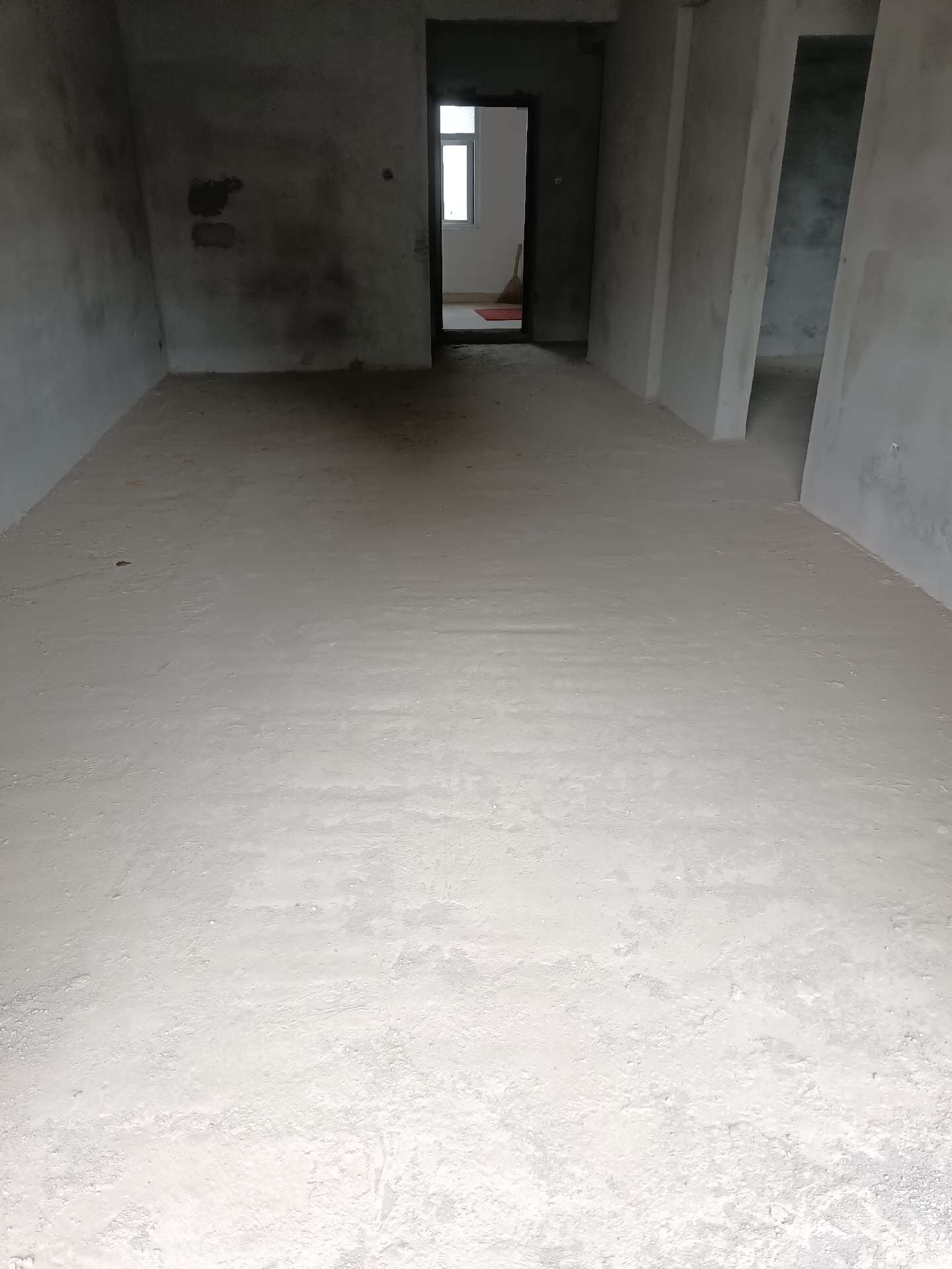 亏本急售，蕲阳新区商品房，2房2厅1卫，87.79平两房可改三房好楼层，东南朝向，有钥匙，出售34.5万。隔壁就是思源。