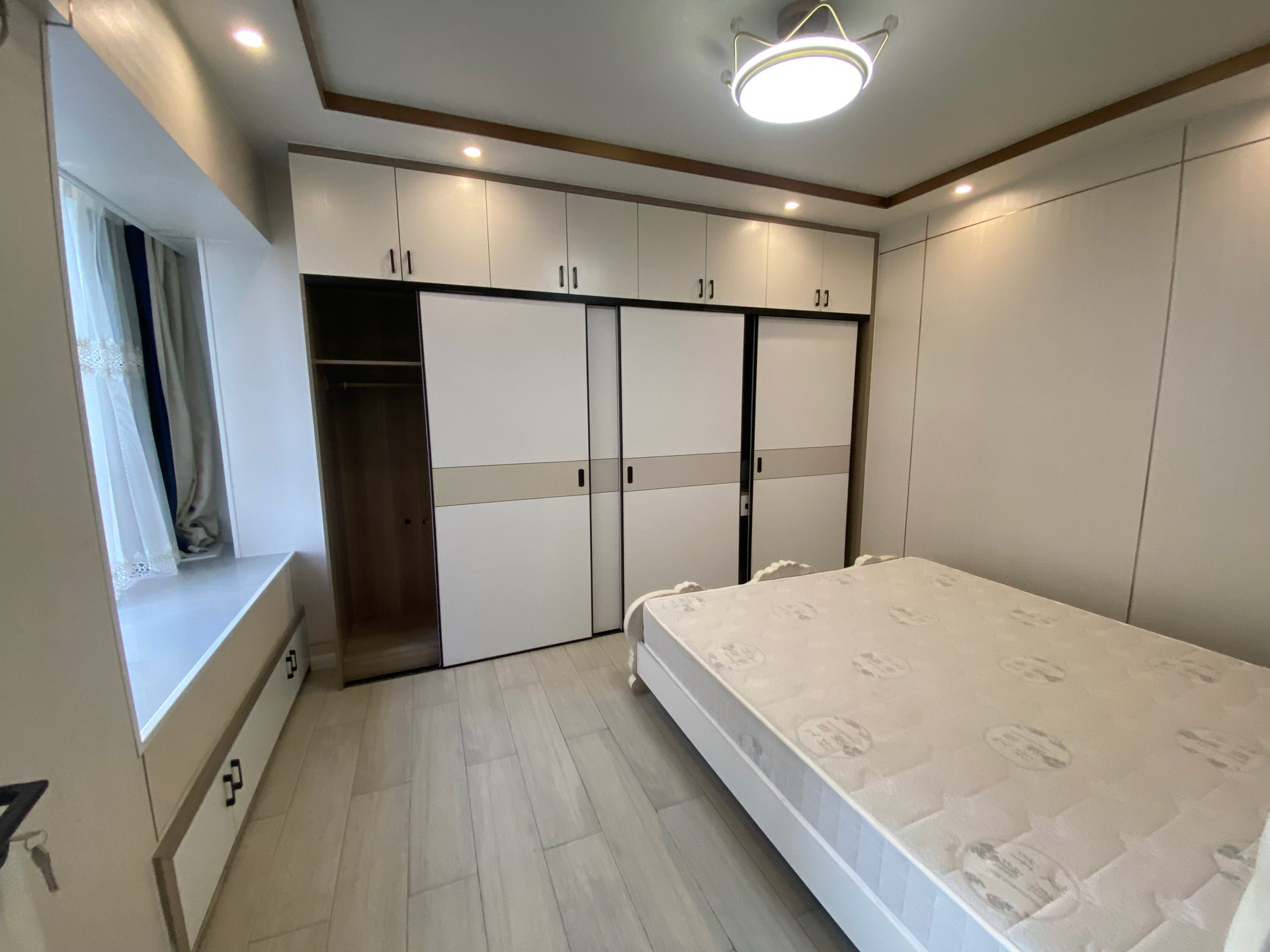 泰和广场精装修2房2厅拎包入住