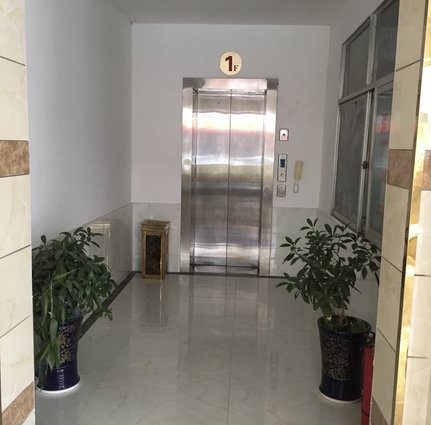 黄梅镇五祖大道黄梅派出所正对面5层900平宾馆带电梯
