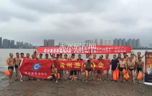 武汉国际渡江节，浠水黄州两支游泳队伍竟然单干!