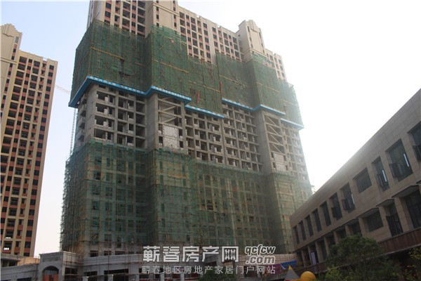 新八·世纪华城  9月最新工程进度 1#楼外墙施工中