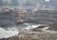 大中华购物广场 10月最新工程进度  地基火热施工中