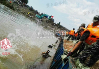 浠水散花长江干堤发生外平台崩岸 险情得到控制